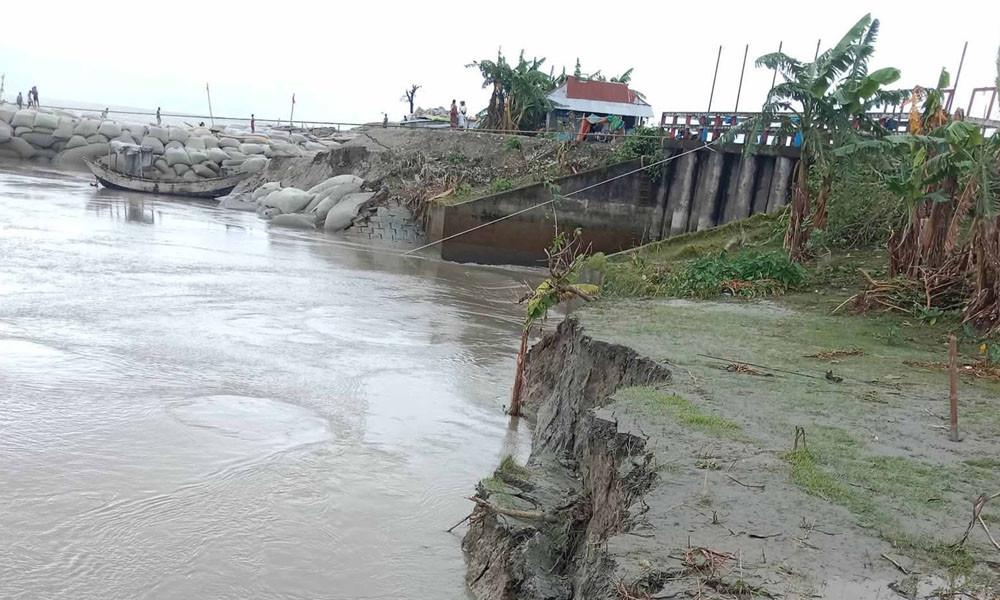 মেঘনা-ভুলুয়ার ভাঙনে বিলীনের পথে রামগতির বয়ারচর
